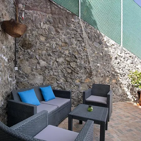 Bisangel House *